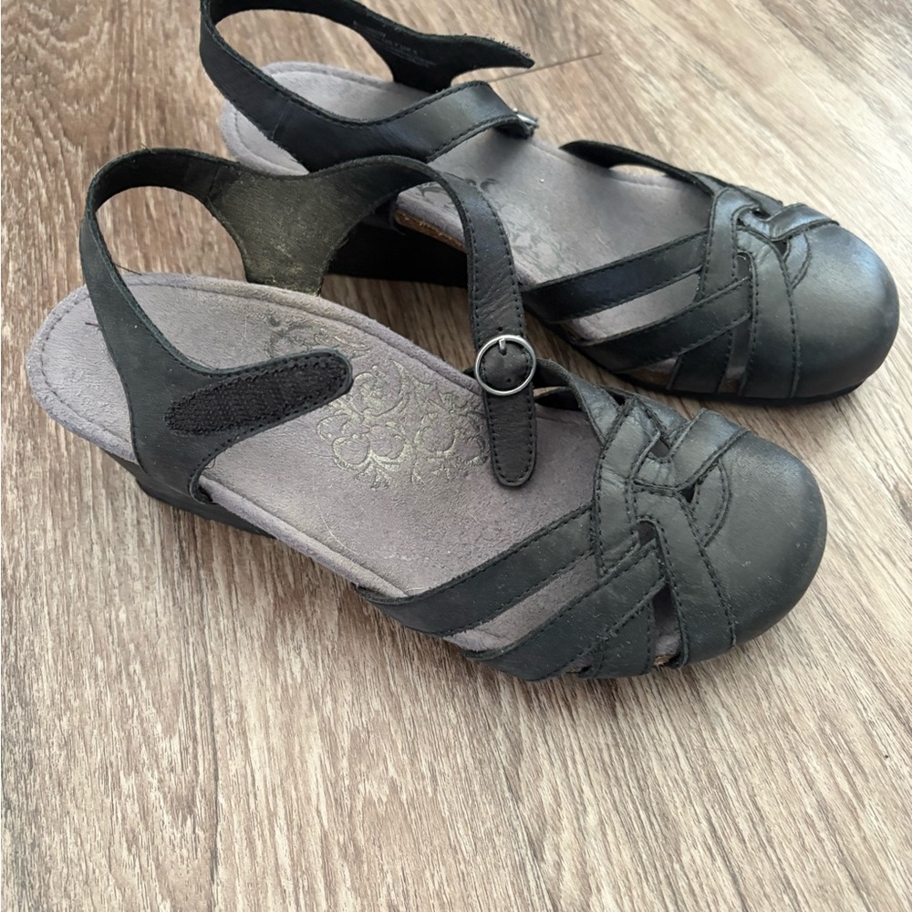 Women's Black Leather Sandals